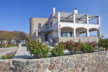 Marini Luxury Apartments And Suites