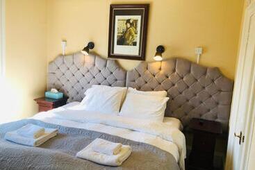 پانسیون Allison House 16