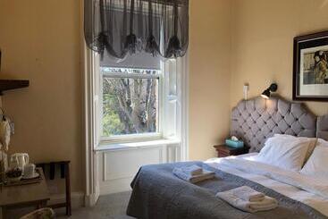پانسیون Allison House 16