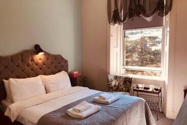 پانسیون Allison House 16