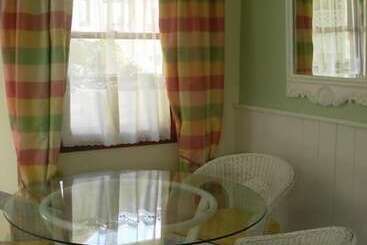 پانسیون Ducks & Drakes Boutique Motel & Backpackers
