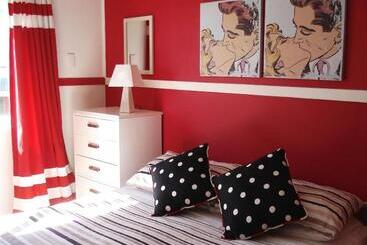 پانسیون Ducks & Drakes Boutique Motel & Backpackers