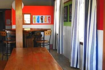 پانسیون Ducks & Drakes Boutique Motel & Backpackers
