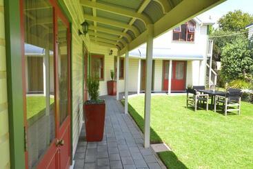 پانسیون Ducks & Drakes Boutique Motel & Backpackers