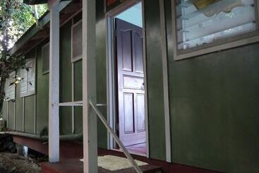 استراحتگاه Lusia's Lagoon Chalets