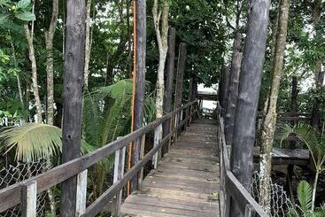 استراحتگاه Lusia's Lagoon Chalets