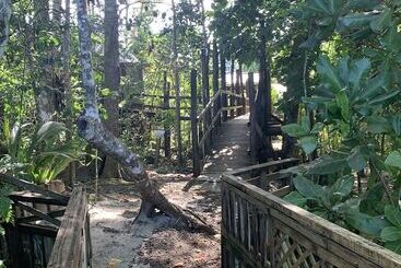 استراحتگاه Lusia's Lagoon Chalets