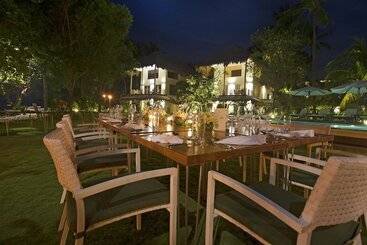 استراحتگاه Salaya Beach Houses
