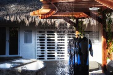 استراحتگاه Salaya Beach Houses