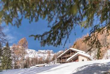 تختخواب و صبحانه Fantastic Chalet