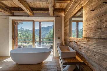 تختخواب و صبحانه Fantastic Chalet