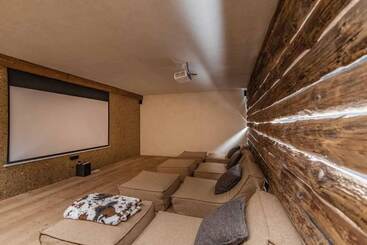 تختخواب و صبحانه Fantastic Chalet
