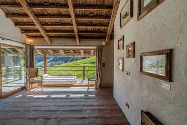 تختخواب و صبحانه Fantastic Chalet