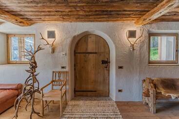 تختخواب و صبحانه Fantastic Chalet