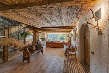 تختخواب و صبحانه Fantastic Chalet