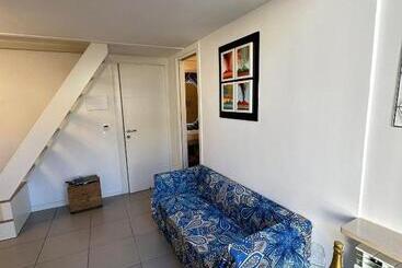 تختخواب و صبحانه Mansarda Valù Apartment
