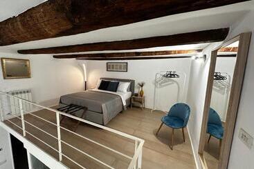 تختخواب و صبحانه Mansarda Valù Apartment