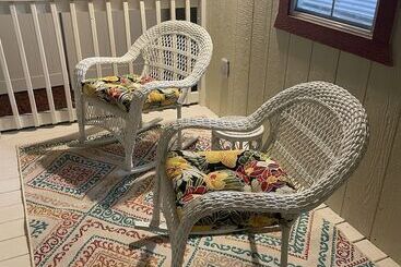 تختخواب و صبحانه The Tiny Cottage In The Springs