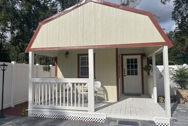 تختخواب و صبحانه The Tiny Cottage In The Springs