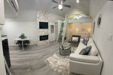 تختخواب و صبحانه The Tiny Cottage In The Springs