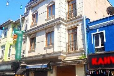 هتل Renova Turizm