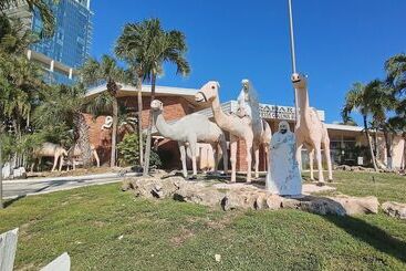 هتل Sahara Beach Club