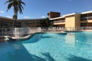 هتل Sahara Beach Club