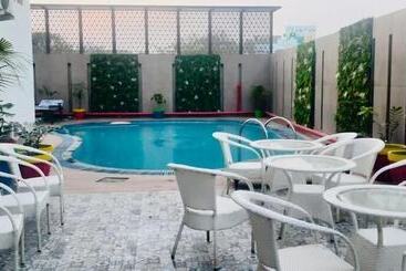 هتل Surasena Regal Vista Agra