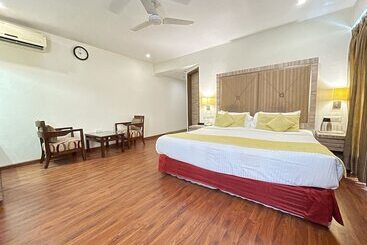 هتل Surasena Regal Vista Agra