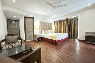 هتل Surasena Regal Vista Agra
