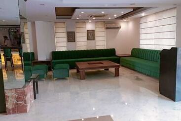 هتل Surasena Regal Vista Agra