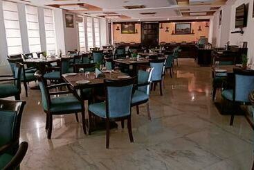 هتل Surasena Regal Vista Agra