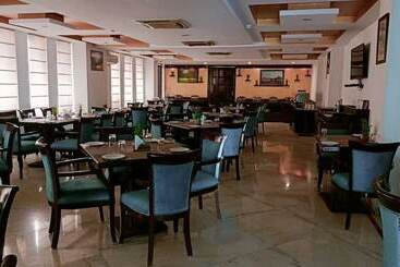 هتل Surasena Regal Vista Agra