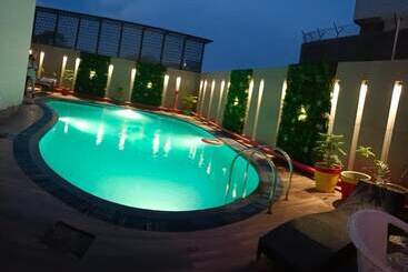 هتل Surasena Regal Vista Agra