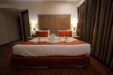 هتل Surasena Regal Vista Agra