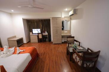 هتل Surasena Regal Vista Agra