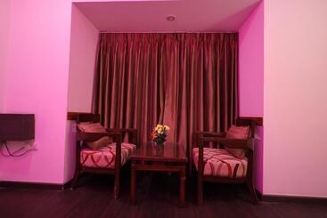 هتل Surasena Regal Vista Agra