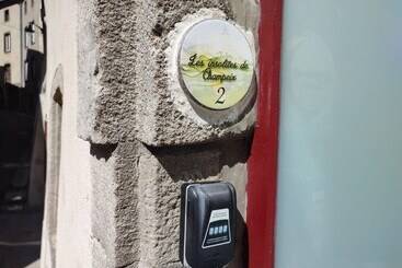 Les Insolites De Champeix
