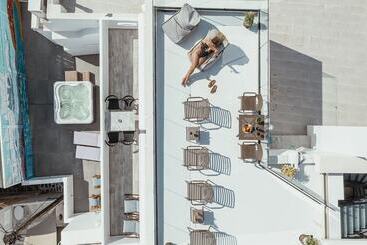 Mariet Naxos Elegant Suites