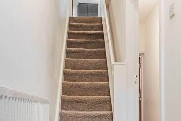 اقامتگاه Immaculate 4 Bed House Near Anfield And Goodison