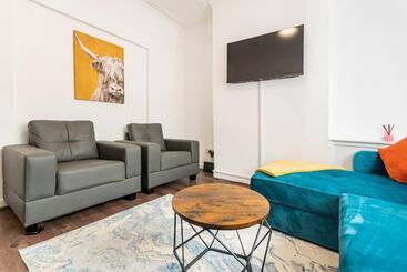 اقامتگاه Immaculate 4 Bed House Near Anfield And Goodison