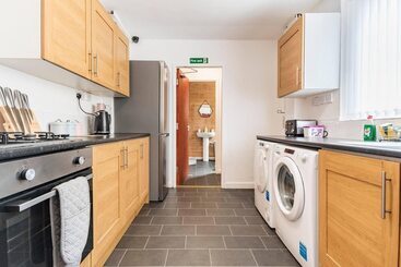 اقامتگاه Immaculate 4 Bed House Near Anfield And Goodison