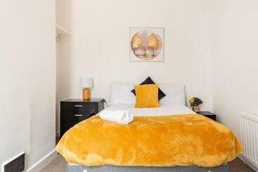 اقامتگاه Immaculate 4 Bed House Near Anfield And Goodison