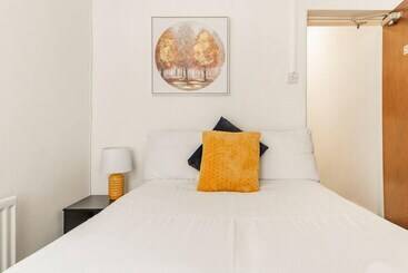 اقامتگاه Immaculate 4 Bed House Near Anfield And Goodison