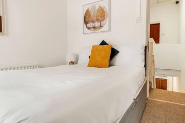 اقامتگاه Immaculate 4 Bed House Near Anfield And Goodison