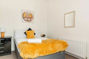 اقامتگاه Immaculate 4 Bed House Near Anfield And Goodison