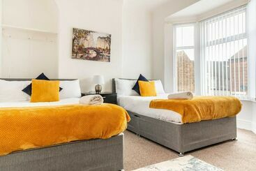 اقامتگاه Immaculate 4 Bed House Near Anfield And Goodison