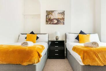 اقامتگاه Immaculate 4 Bed House Near Anfield And Goodison