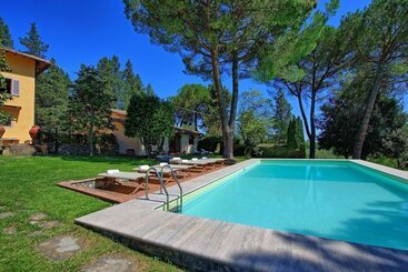 اقامتگاه Inviting 6 Bed House In Brindisi