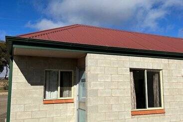 استراحتگاه Broken Hill Outback View Holiday Park